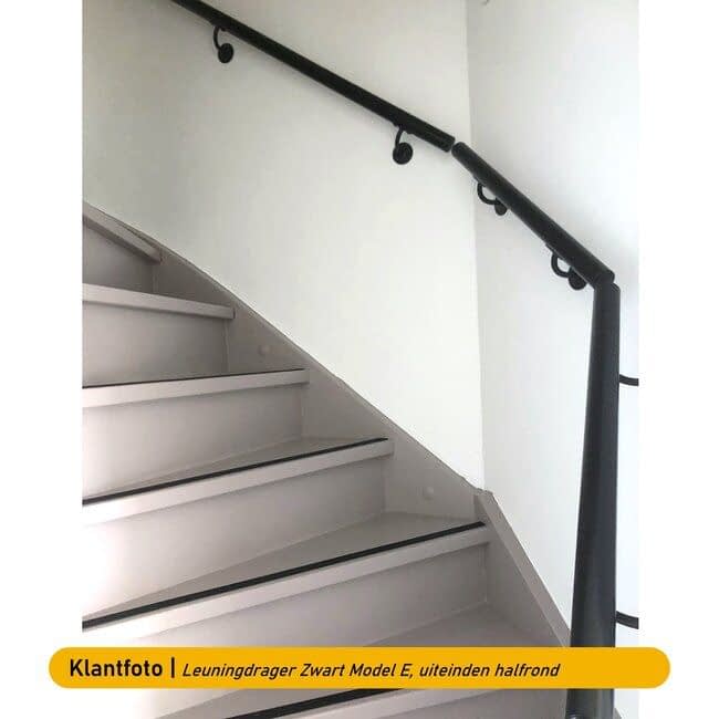 Zwarte stalen (rvs) trapleuning | Rond (42,4 mm)