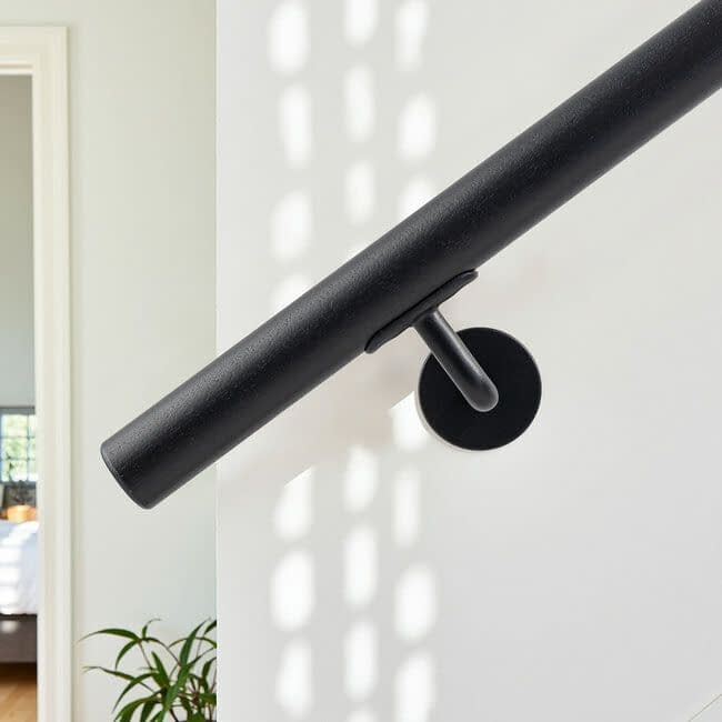 Zwart hardhouten trapleuning | Rond (38 mm)