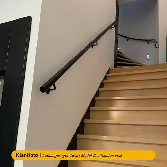 Zwarte stalen (rvs) trapleuning | Rond (42,4 mm)