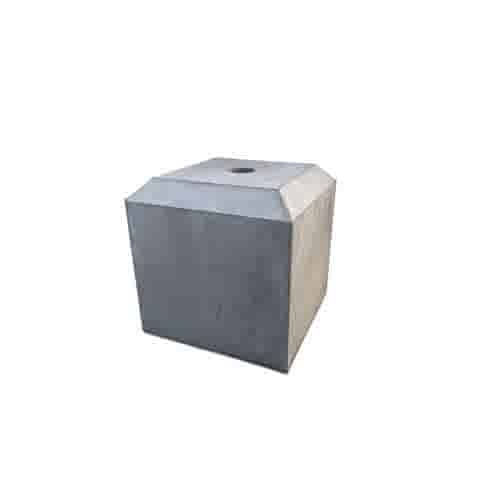 Sokkel / Betonpoer 20x20 en 20 cm hoog antraciet met gat 3 cm en grote vellingkant