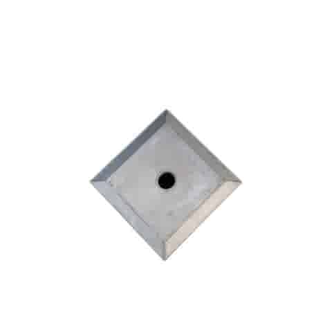Sokkel / Betonpoer 20x20 en 20 cm hoog antraciet met gat 3 cm en grote vellingkant