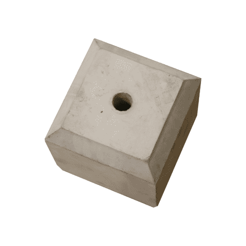 Sokkel / Betonpoer 20x20 en 20 cm hoog grijs met gat 3 cm en grote vellingkant