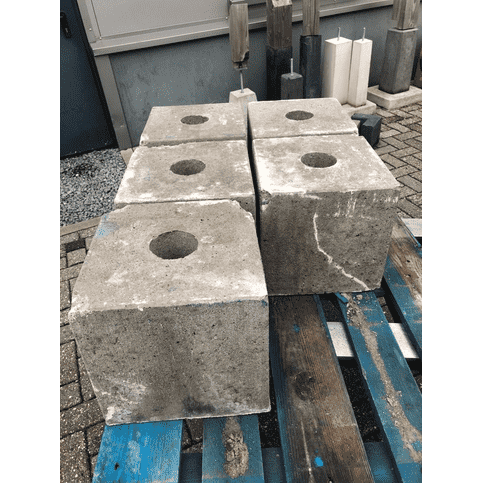 B-keus Betonpoer 30x30x30 cm met rond gat 8,5 cm