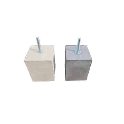Betonpoer 15x15 en 20 cm hoog M16
