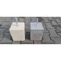 Betonpoer 15x15 en 20 cm hoog M16