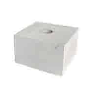Sokkel /  Betonpoer 15x15 en 10 cm hoog met doorlopend gat 3,2 cm