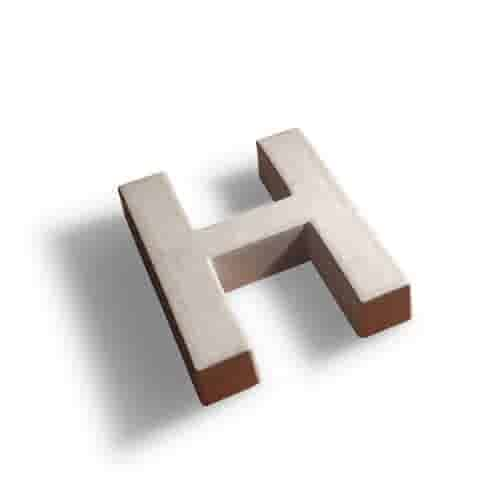 Betonnen letter H