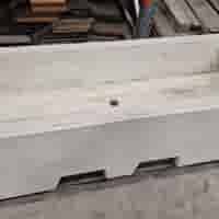 Afzetblok/bloembak grijs beton met lepelgaten 156x50x50 cm