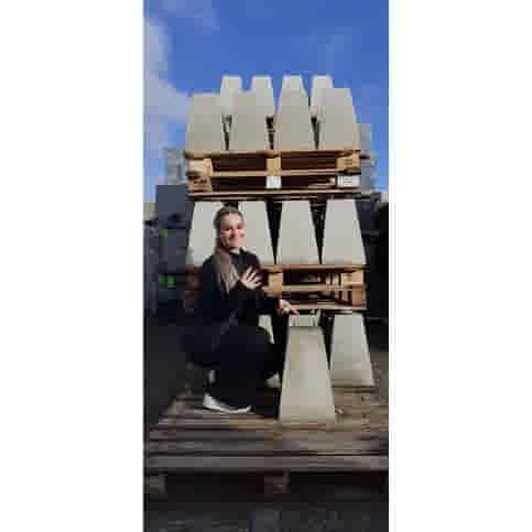 Betonpoer 18x18 en 45 cm hoog grijs M10