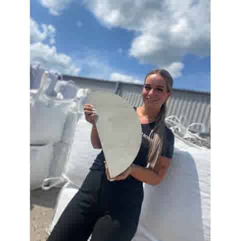 Halfronde grijze staptegel 45 cm – Rustique Beton  met een natuurlijk geleefd karakter