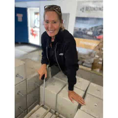 Betonpoer 24x24 en 25 cm hoog grijs M16