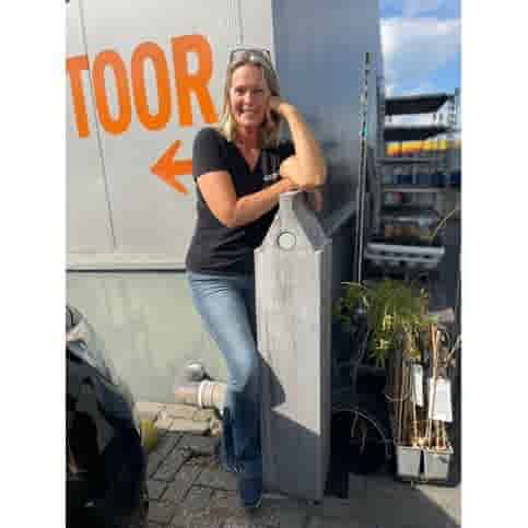 Betonpaal Canal houses III tuitgevel