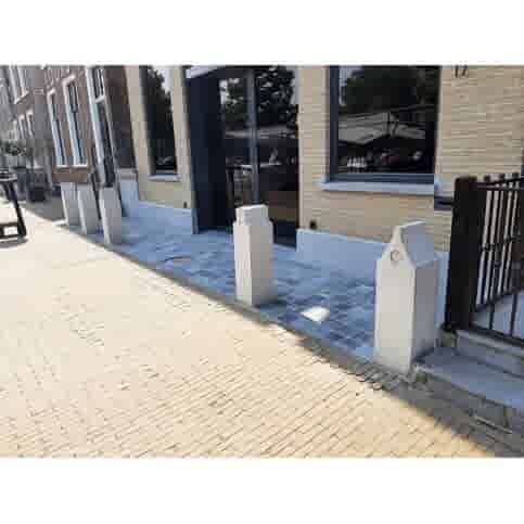 Betonpaal Canal houses III tuitgevel