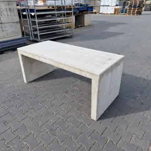 Betonnen tafel 180x80 cm en 75cm hoog