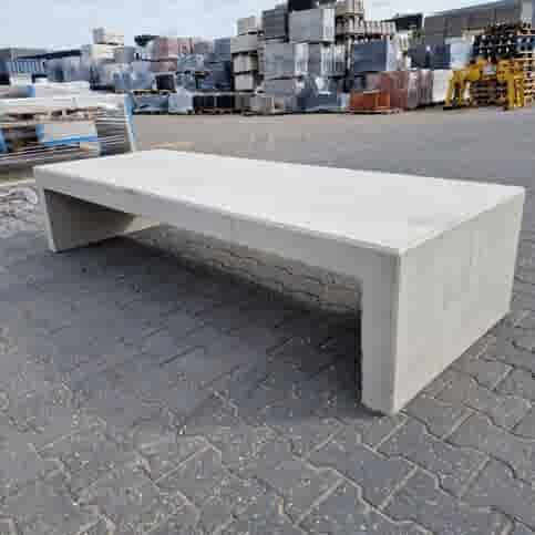 Betonnen tuinbank 180x80 cm en 45cm hoog