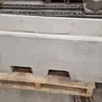 Afzetblok/bloembak grijs beton met lepelgaten 156x50x50 cm  B-keus