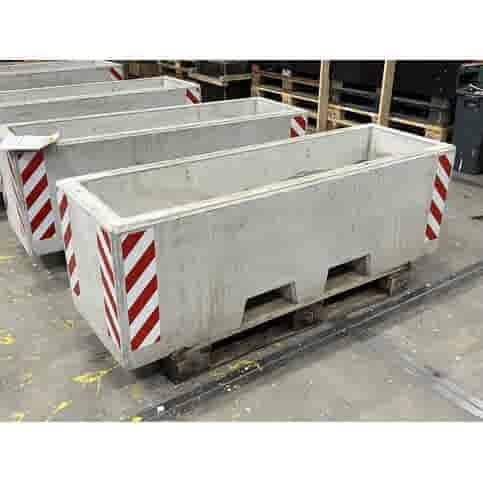 Afzetblok/bloembak grijs beton met lepelgaten 156x50x50 cm met reflectorband