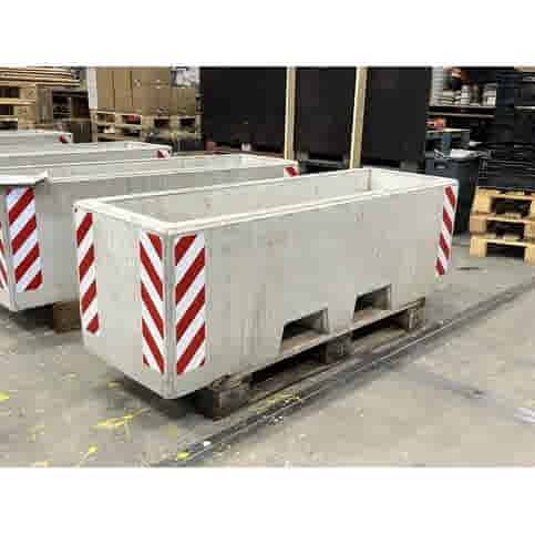 Afzetblok/bloembak grijs beton met lepelgaten 156x50x50 cm met reflectorband