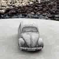 Auto van beton (merk) VW Kever (middel groot)