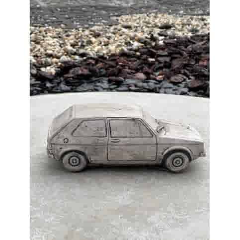 Auto van beton (merk) VW-Golf (middel groot)