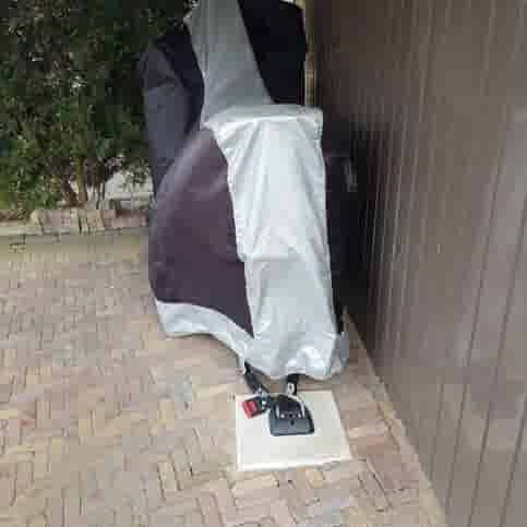 Betonpoer 30x30 en 30 cm hoog grijs M10 voor motorslot