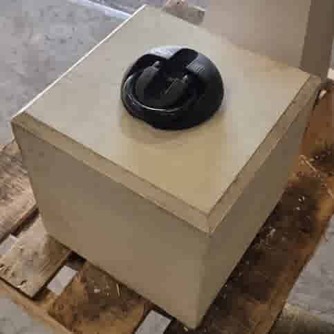 Betonpoer 30x30 en 30 cm hoog grijs M10 voor motorslot