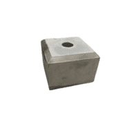 Sokkel / Betonpoer 14x14 en 10 cm hoog met doorlopend gat 3,2 cm