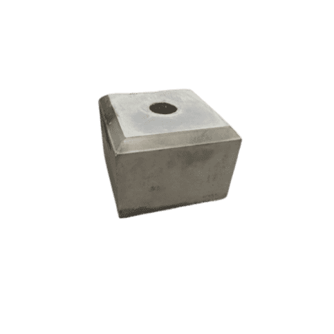 Sokkel / Betonpoer 14x14 en 10 cm hoog met doorlopend gat 3,2 cm