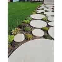 Ronde grijze staptegel 19 cm – Rustique Beton  met een natuurlijk geleefd karakter