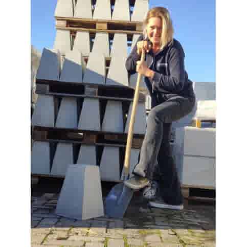 Betonpoer 15x15 en 35 cm hoog grijs M16 ingraafmodel