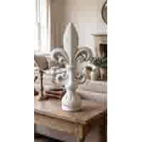 Elegant Franse lelie ornament wit beton 48 cm