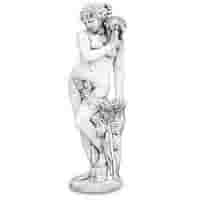 Betonnen tuinbeeld Bloemhoudende vrouw elegant 140 cm