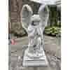 Betonnen engel met gevouwen handen 78 cm