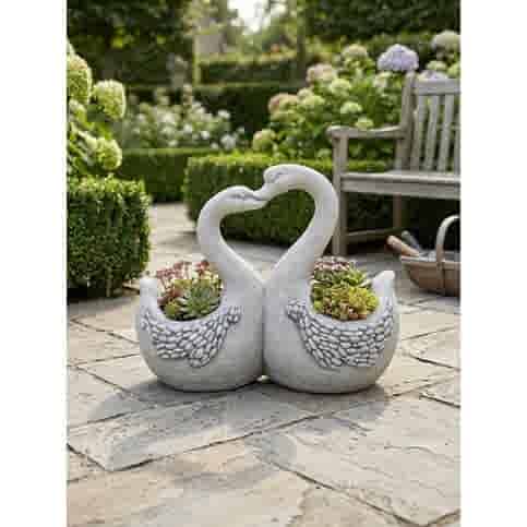 Romantische zwanen bloempot van beton 39 cm hoog
