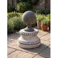 Gedetailleerde decoratieve zuil van beton 25 cm