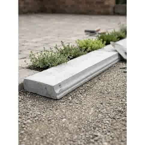 Grijs betonnen blok met decoratieve rand 96 cm