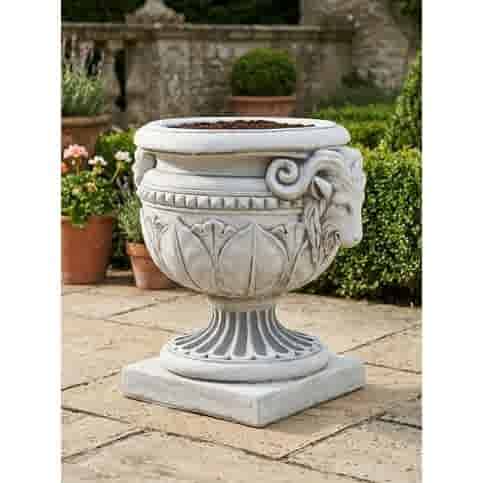 Gedetailleerde sierlijke bloempot van beton - 75 cm hoog