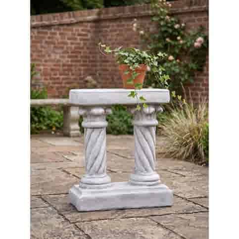Sierlijke dubbele zuil sokkel van beton 43 cm
