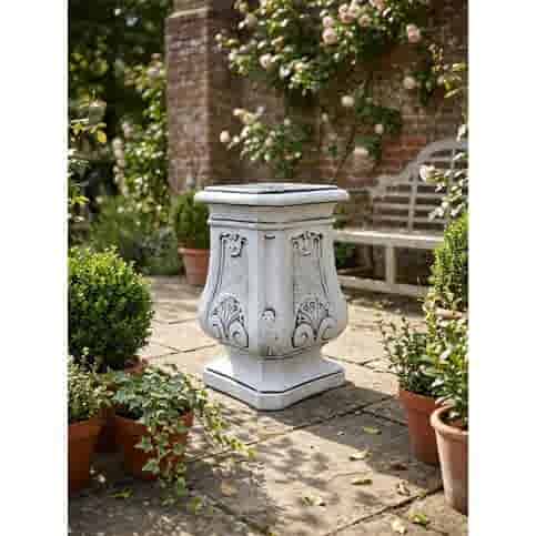 Elegante betonnen plantenbak met sokkel 83 cm