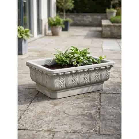 Luxe betonnen plantenbak met sierlijke bladmotieven 37 cm