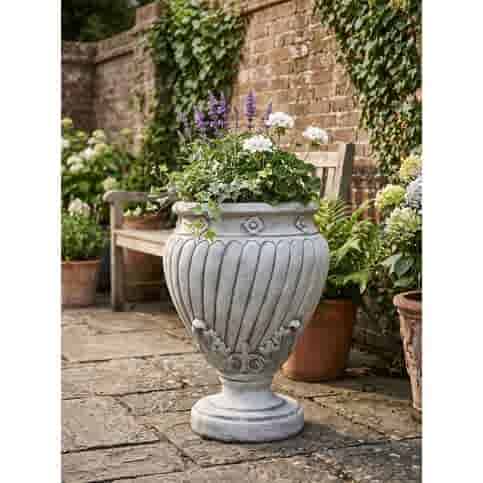 Antieke betonnen bloempot met bloemmotief 60 cm