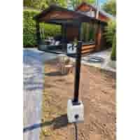 Betonpoer 21x21 en 28 cm hoog grijs met kabeldoorvoer Betonpoer 21x21 en 28 cm hoog grijs met kabeldoorvoer