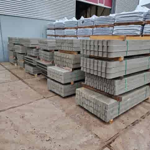 Betonnen weidepaal 160 cm - 9,5x9,5 cm met 3 gaten