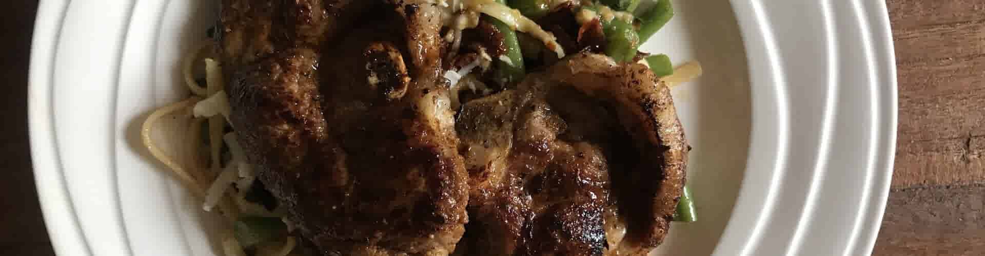 Lamskoteletjes met tagliatelle en bonen