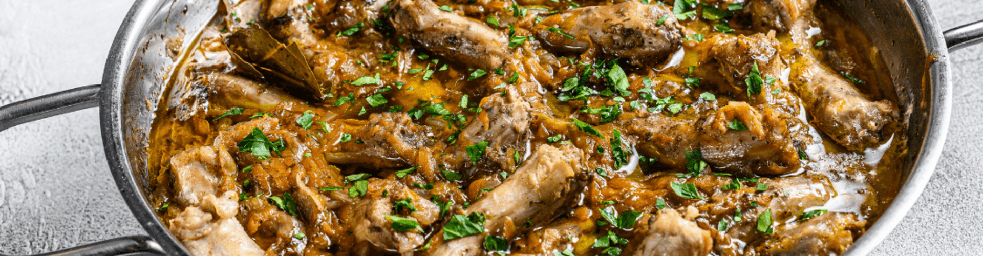 Indiase curry van kippennekken