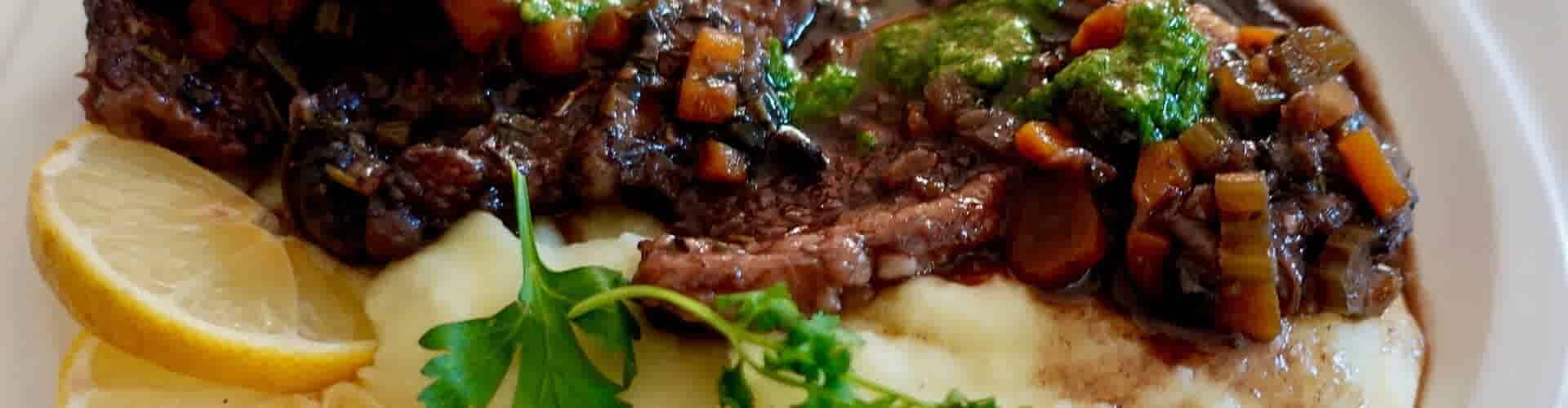 Runderwangen met chimichurri en puree van aardpeer en bloemkool