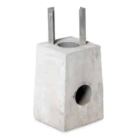 Betonpoer 18x18 en 30 cm hoog met alu. hoeklijn en HWA