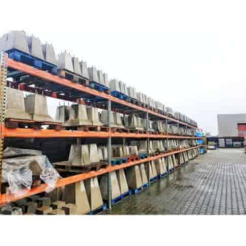 Betonpoer 18x18 en 45 cm hoog grijs M10