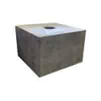 Sokkel /  Betonpoer 15x15 en 10 cm hoog met doorlopend gat 3,2 cm