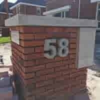 Huisnummer beton 8